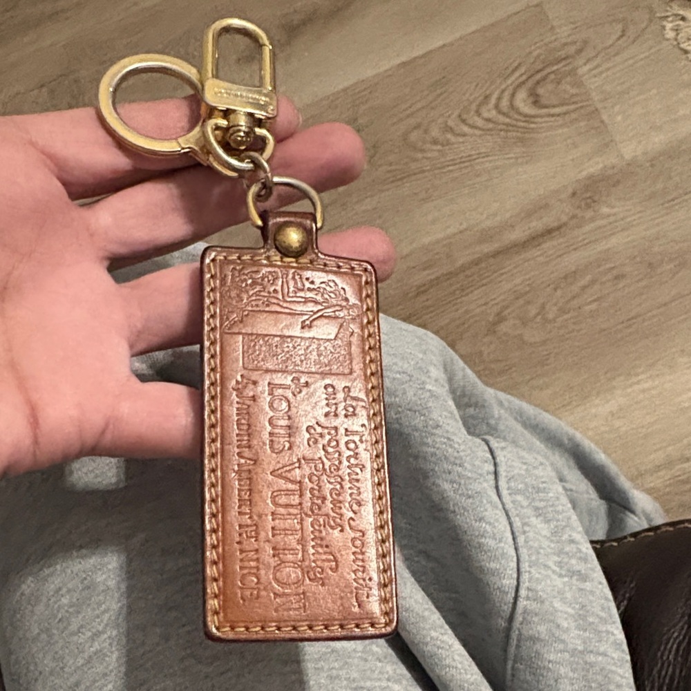 Louis Vuitton *WAY Vintage* Fortune Smiles Leather Key Holder/ Bag Charm w/ COA